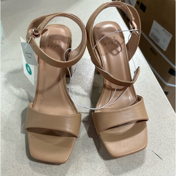 Women’s a new day strapy heels with memory foam - Picture 2 of 6